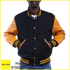 áo khoác đồng phục bomber màu đen phối tay vàng dp56