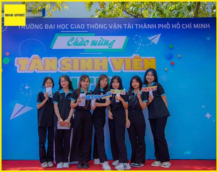 áo thun đồng phục hội sinh viên việt nam màu đen cổ xanh at171