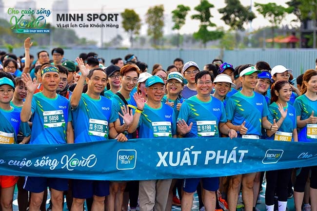 may áo thun sự kiện