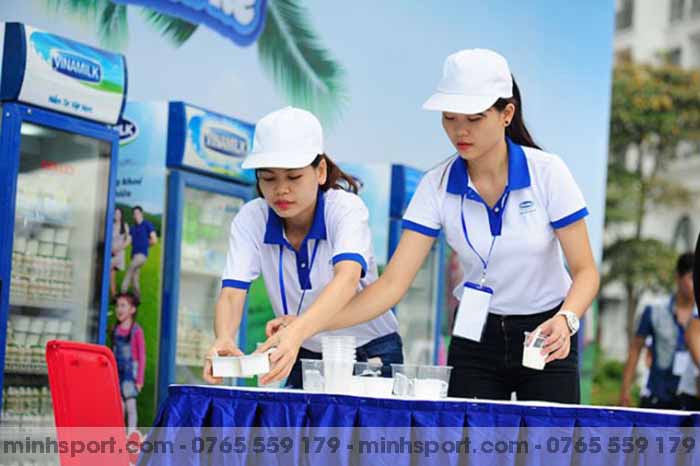 đặt áo đồng phục cho nhân viên bán hàng