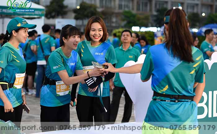 đặt áo thun đồng phục