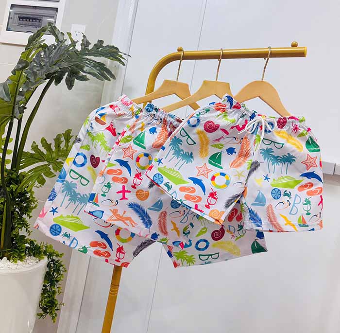 quần short đồng phục đi biển họa tiết