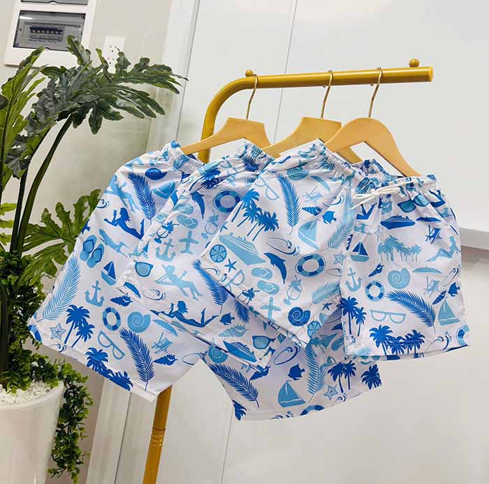 quần short đồng phục đi biển họa tiết