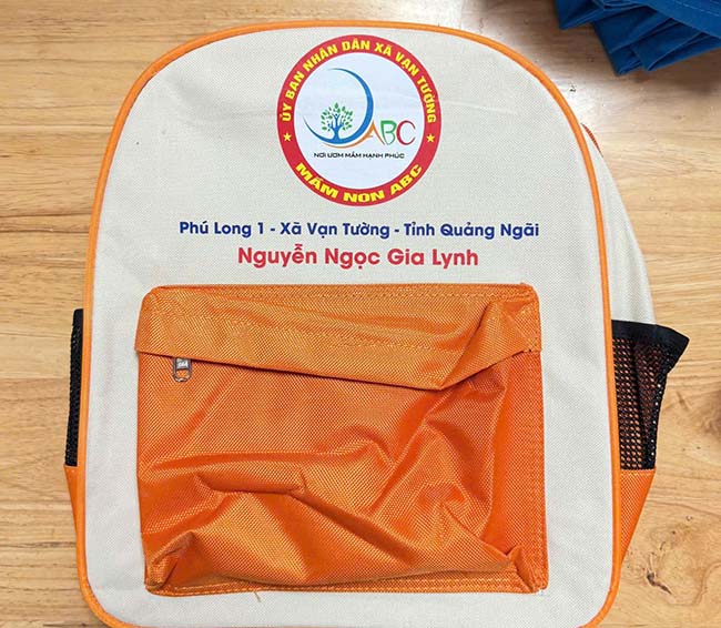 hoàn thành 300 balo mầm non ABC in tên riêng