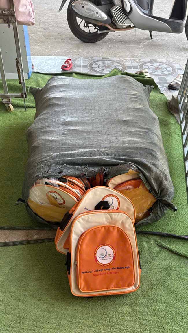 hoàn thành 300 balo mầm non ABC in tên riêng