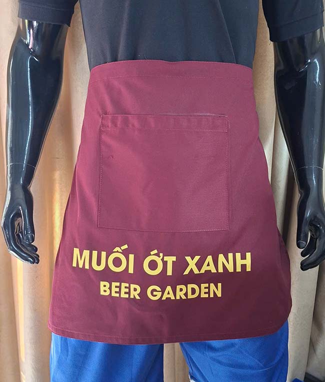 in 40 tạp dề ngắn màu đỏ đô cho muối ớt xanh beer garden Cần Thơ