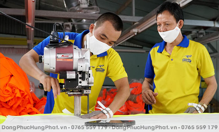 may áo thun đồng phục công nhân giá rẻ