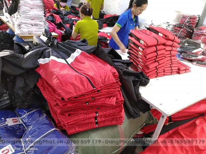 xưởng may áo khoác gió quà tặng