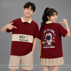 áo lớp có cổ màu đỏ phối kem