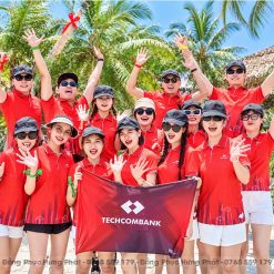 áo đồng phục team building ngân hàng techcombank