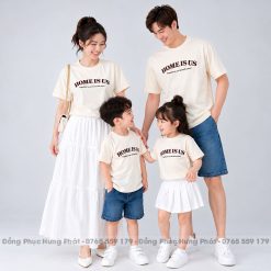 áo thun gia đình màu be in chữ home is us