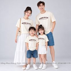 áo thun gia đình màu be in chữ home is us